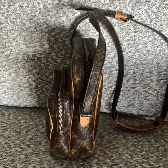 Louis Vuitton Amazon Crossbody - Picture 2 of 9